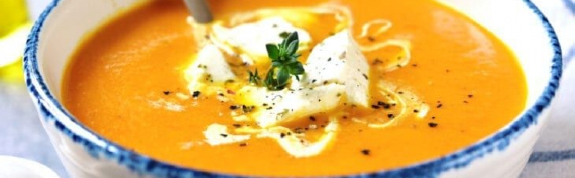 Sopa de abóbora com cottage, deliciosa e fácil de fazer.