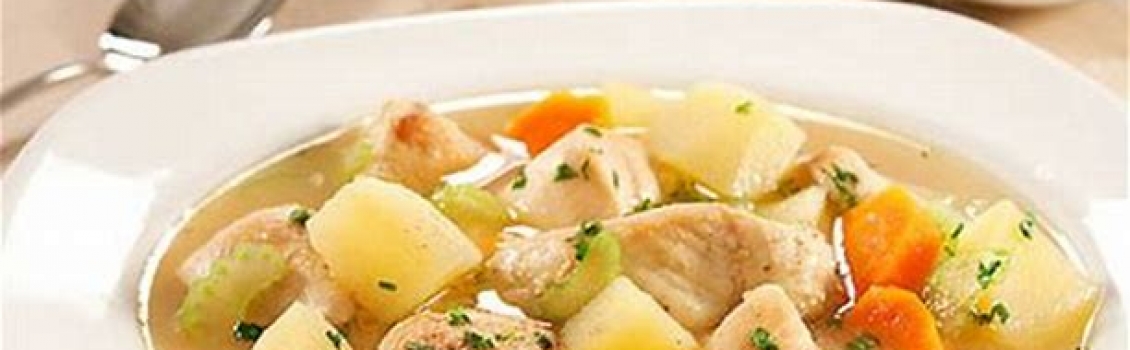 Sopa proteica de frango com legumes.