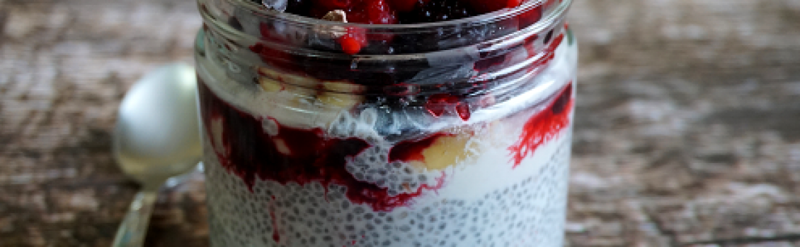 Pudim de chia com morango para adoçar o dia!